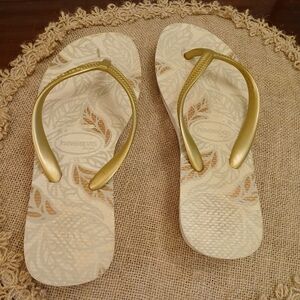 Havaianas Women's Gold Flip Flops Used Platform 1"